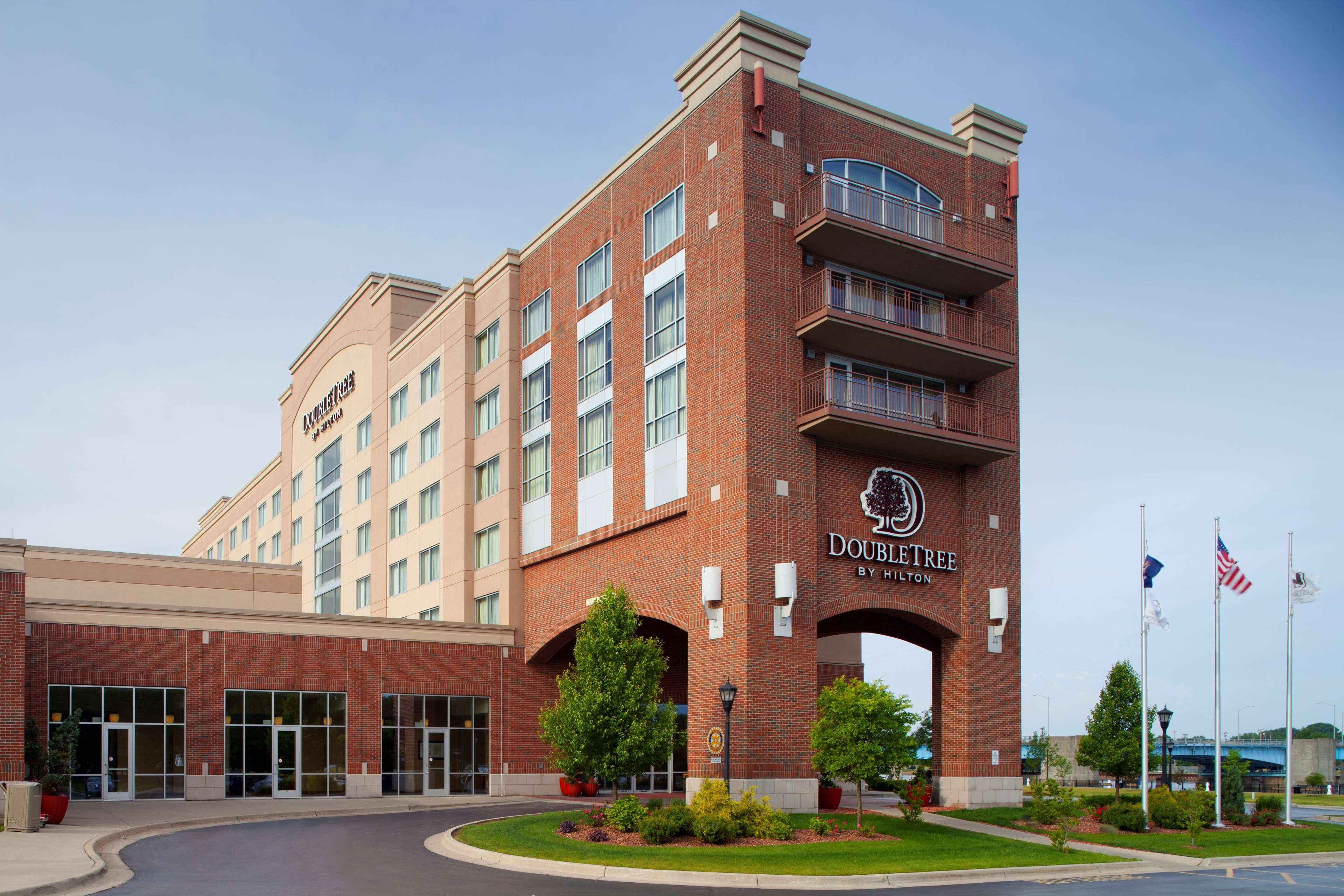 Doubletree By Hilton Bay City - Riverfront Exterior photo