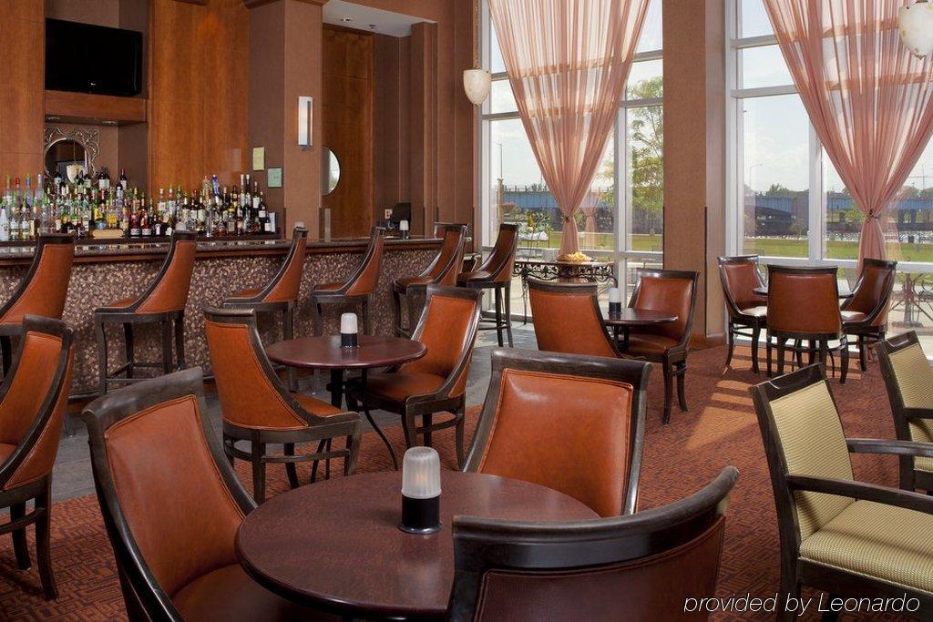 Doubletree By Hilton Bay City - Riverfront Restaurant photo